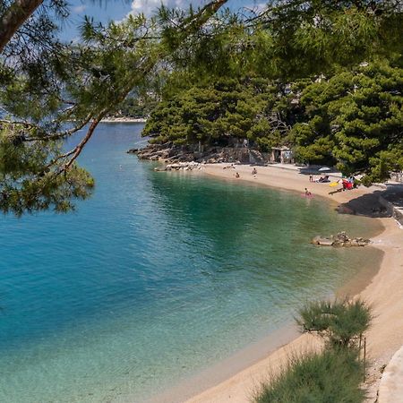 Apartments By The Sea Brela, Makarska - 18356 Экстерьер фото