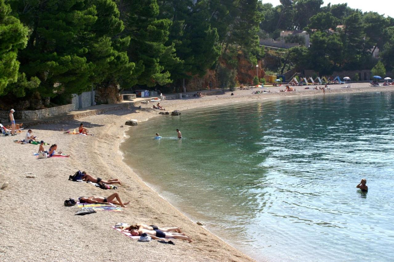 Apartments By The Sea Brela, Makarska - 18356 Экстерьер фото