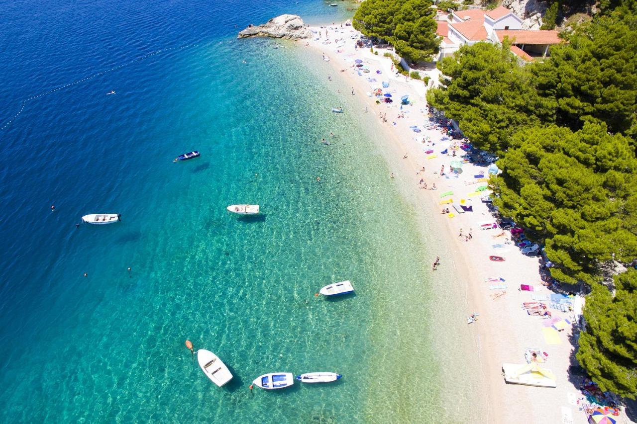 Apartments By The Sea Brela, Makarska - 18356 Экстерьер фото