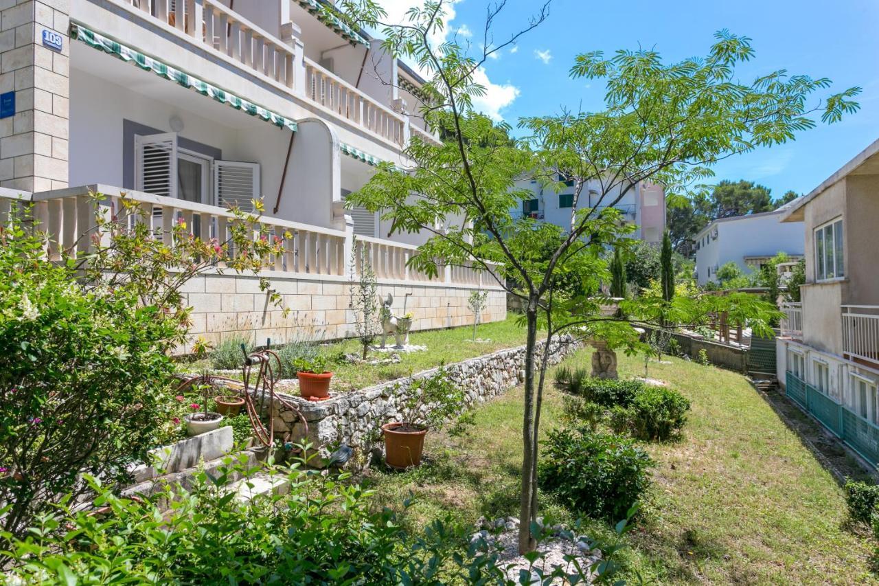 Apartments By The Sea Brela, Makarska - 18356 Экстерьер фото