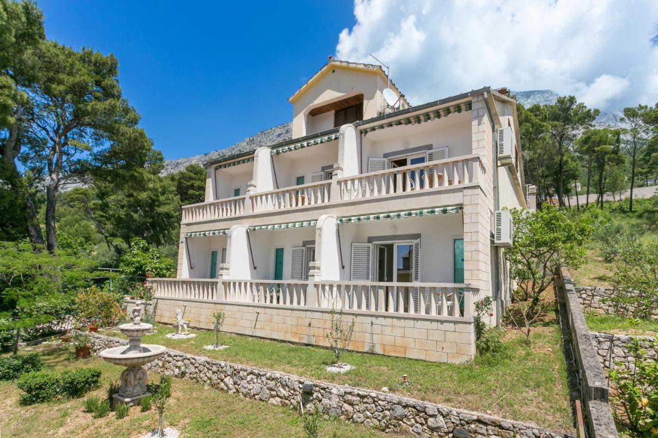 Apartments By The Sea Brela, Makarska - 18356 Экстерьер фото