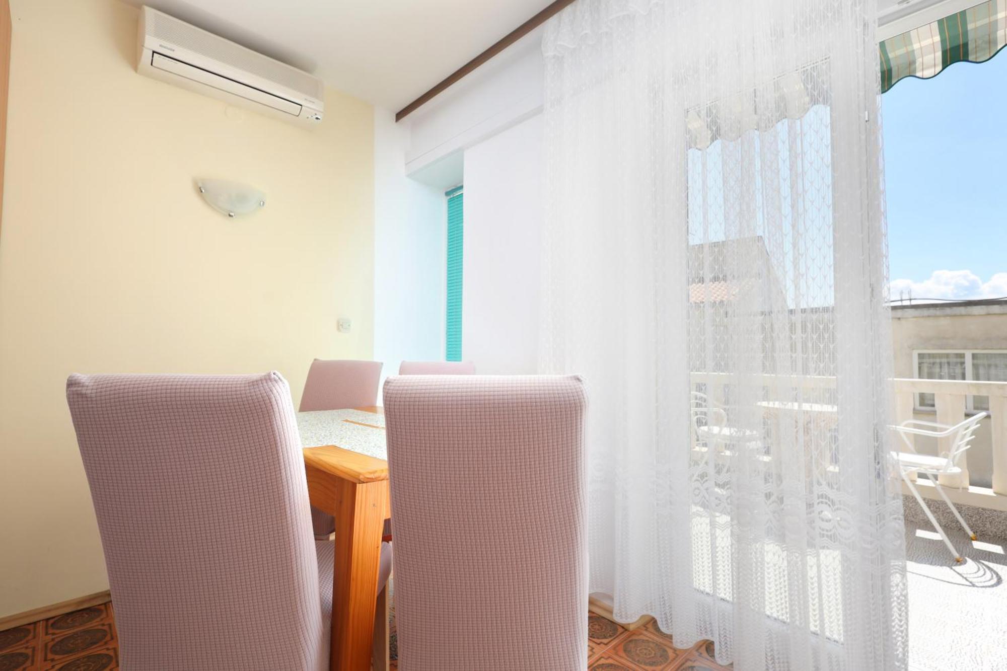 Apartments By The Sea Brela, Makarska - 18356 Экстерьер фото