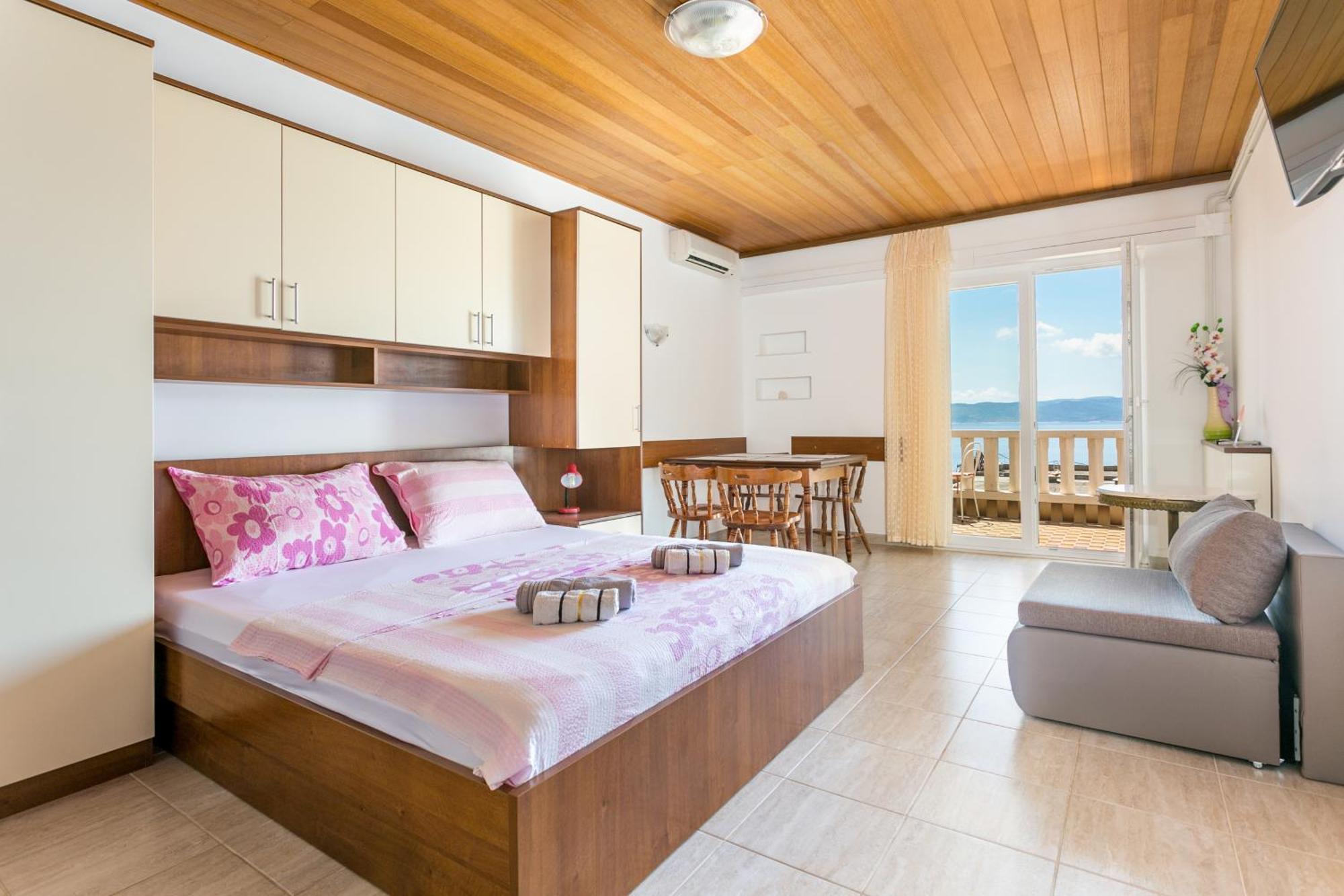Apartments By The Sea Brela, Makarska - 18356 Экстерьер фото