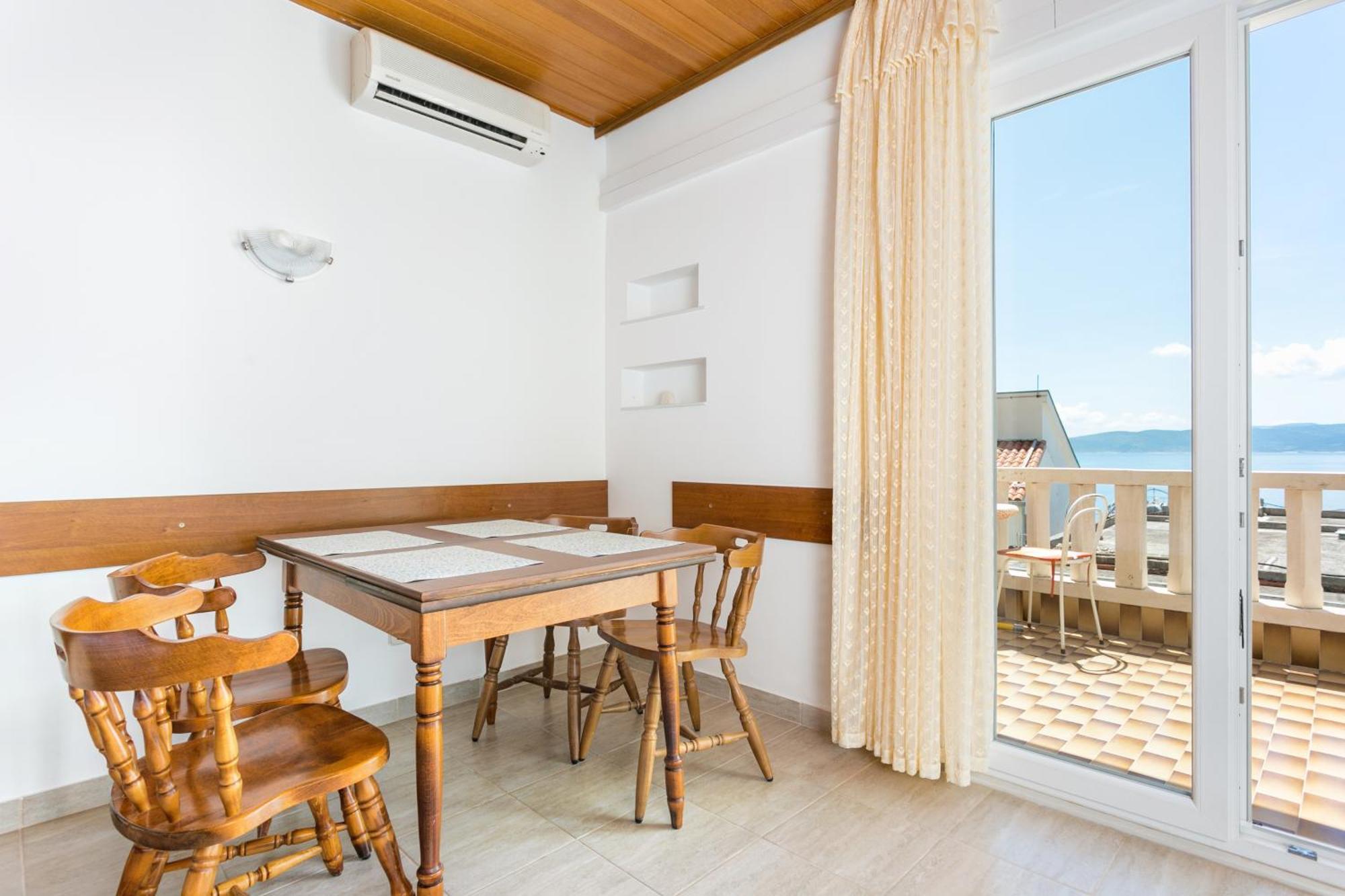 Apartments By The Sea Brela, Makarska - 18356 Экстерьер фото