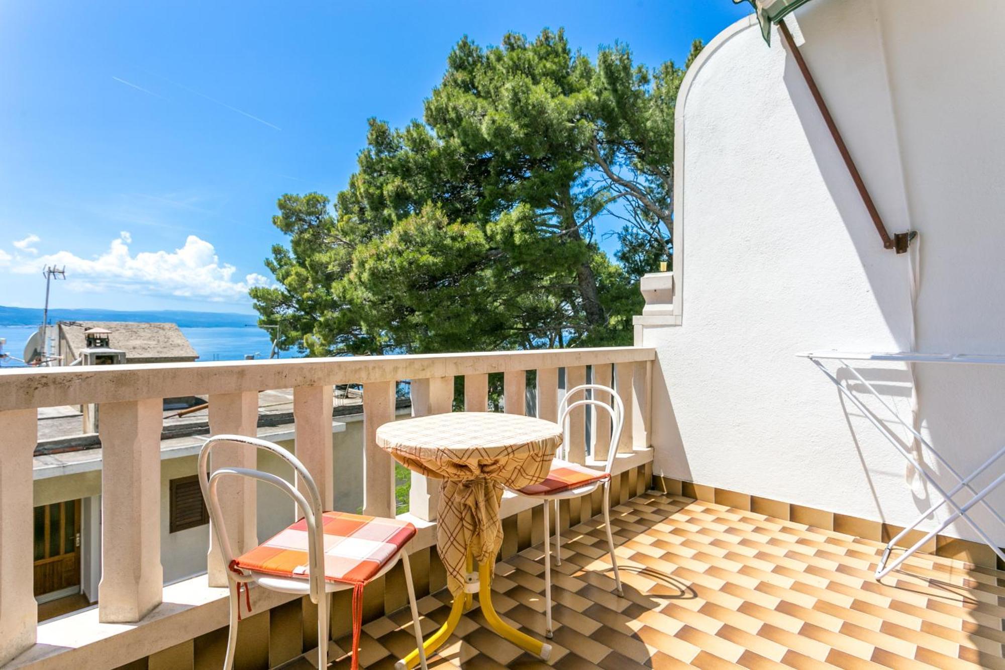 Apartments By The Sea Brela, Makarska - 18356 Экстерьер фото