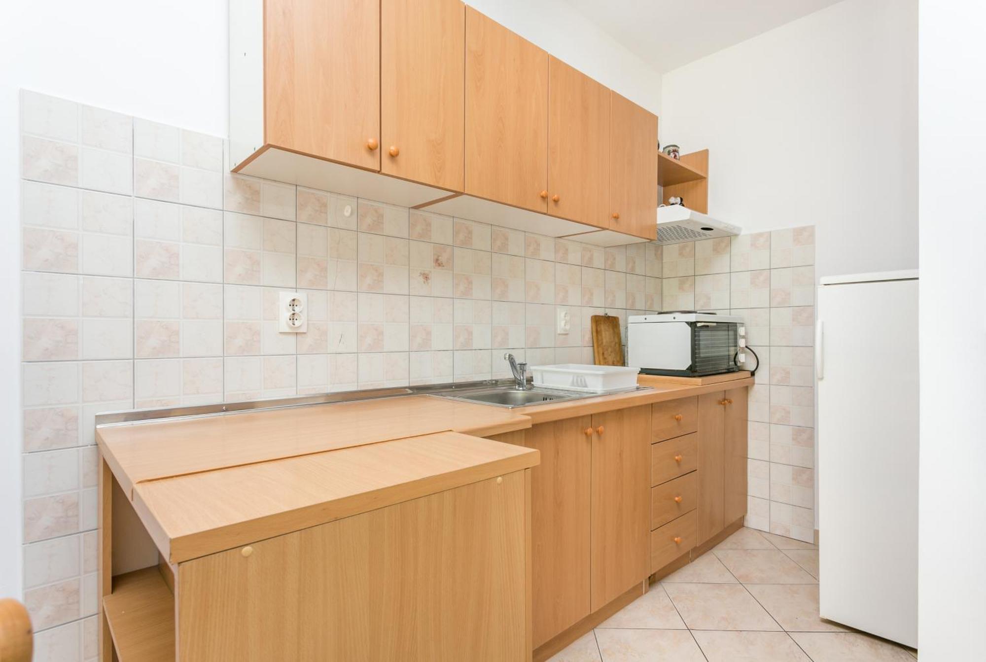 Apartments By The Sea Brela, Makarska - 18356 Экстерьер фото