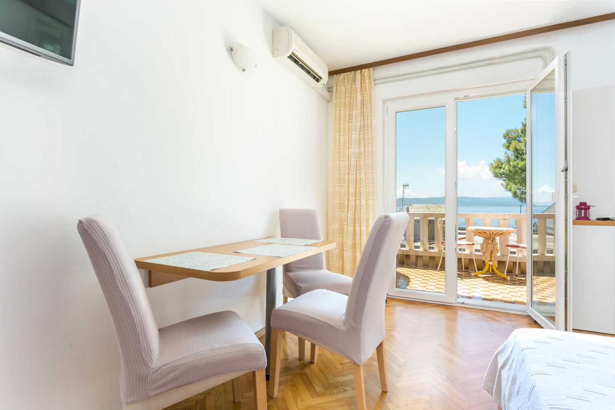 Apartments By The Sea Brela, Makarska - 18356 Экстерьер фото