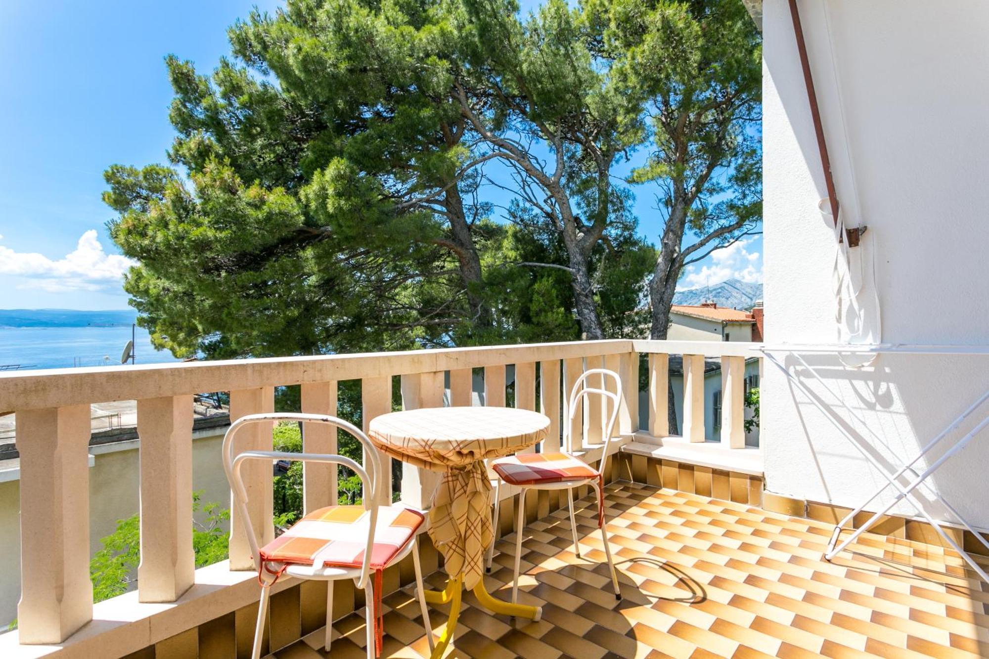 Apartments By The Sea Brela, Makarska - 18356 Экстерьер фото