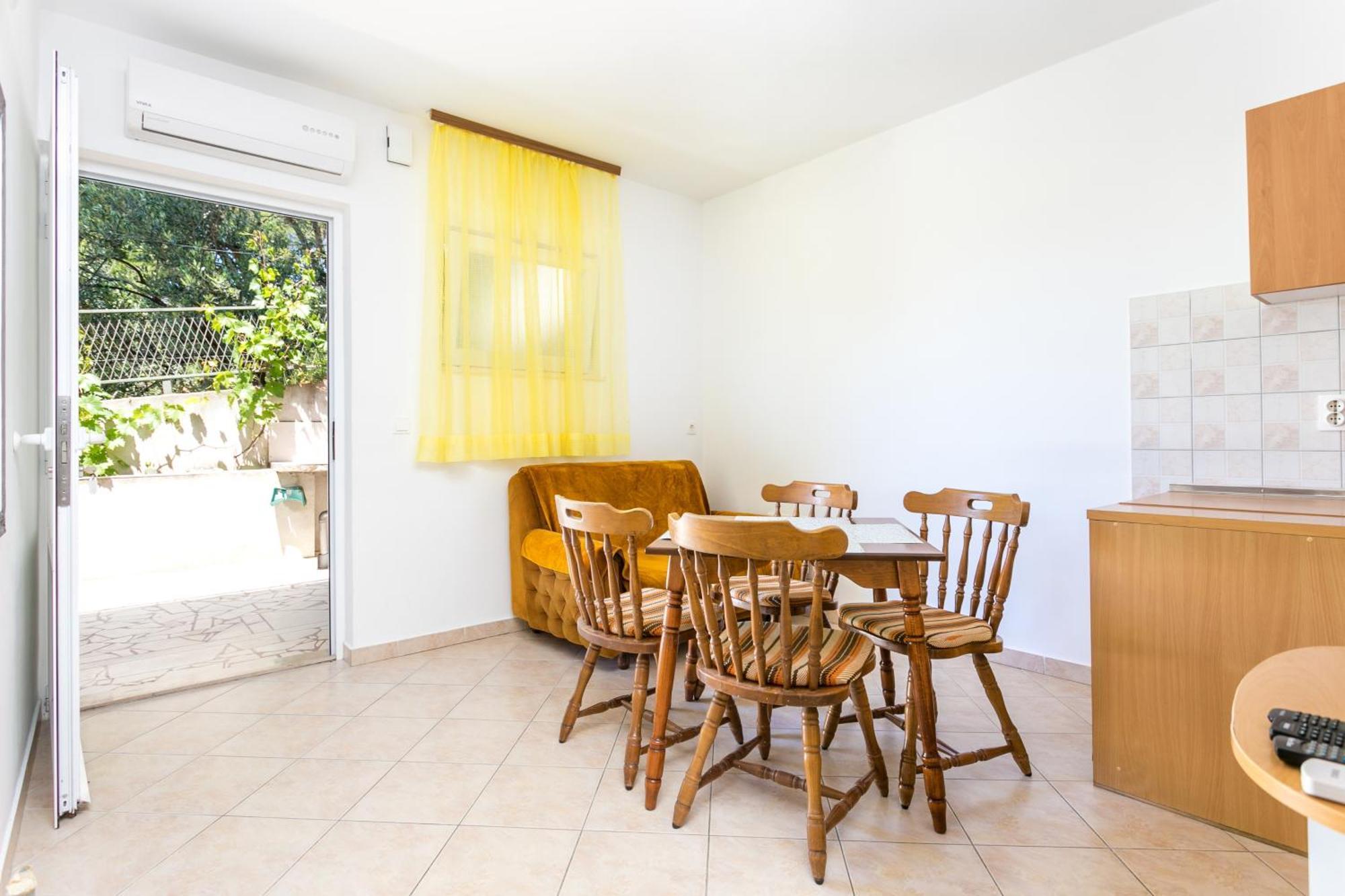 Apartments By The Sea Brela, Makarska - 18356 Экстерьер фото