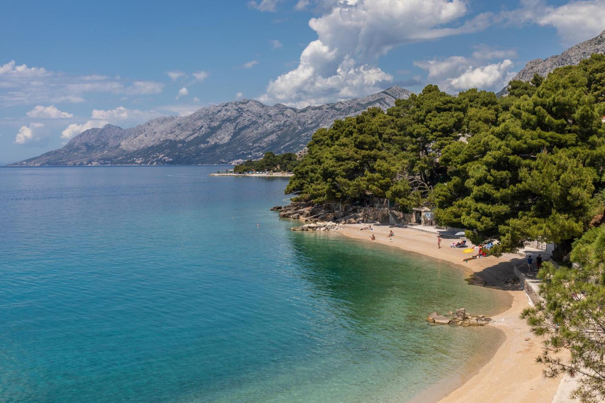 Apartments By The Sea Brela, Makarska - 18356 Экстерьер фото